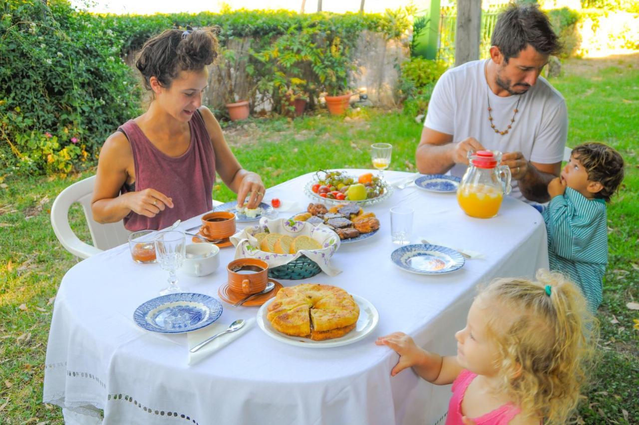 Heracles Guesthouse Rovies Ngoại thất bức ảnh