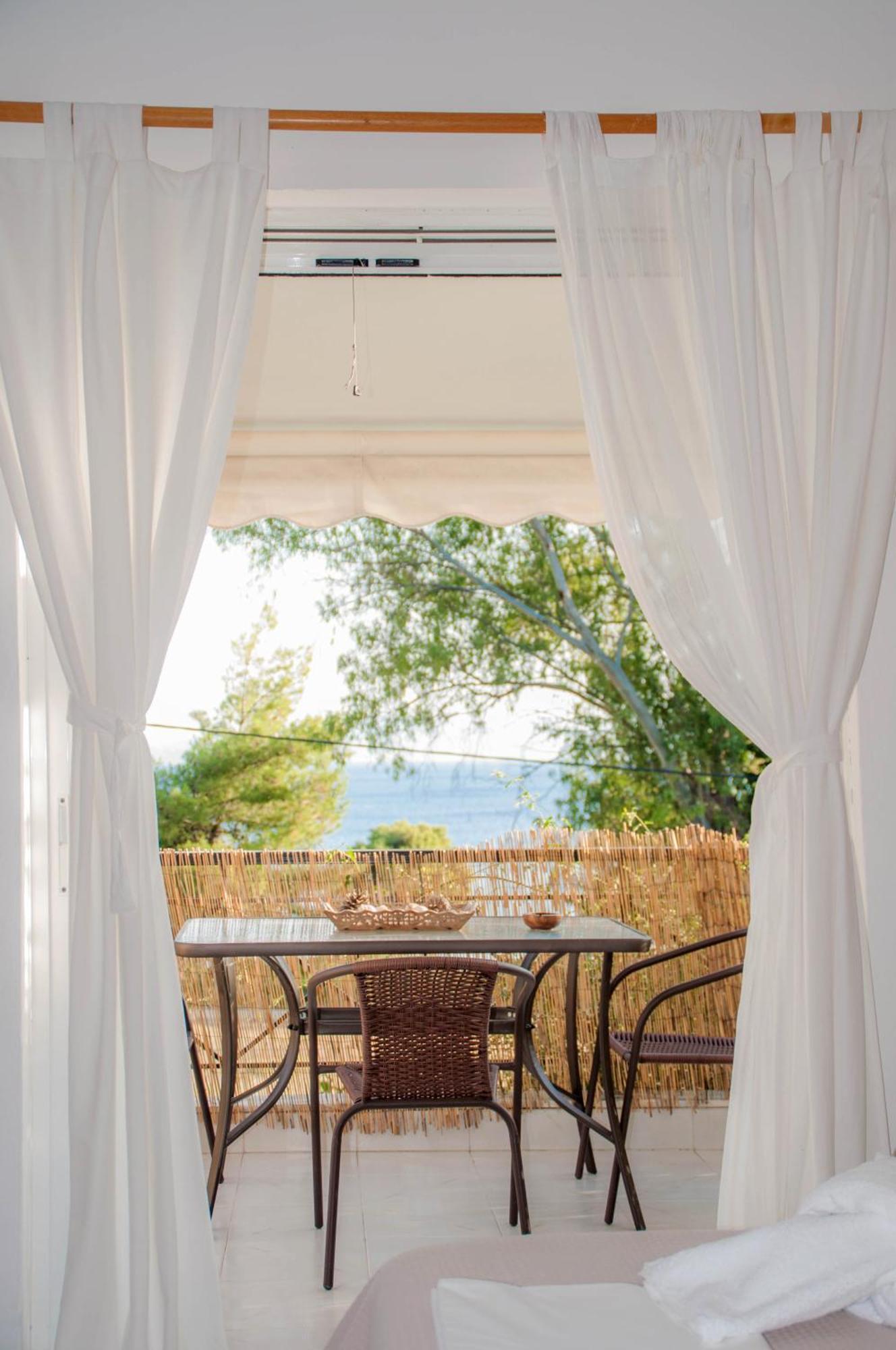 Heracles Guesthouse Rovies Ngoại thất bức ảnh