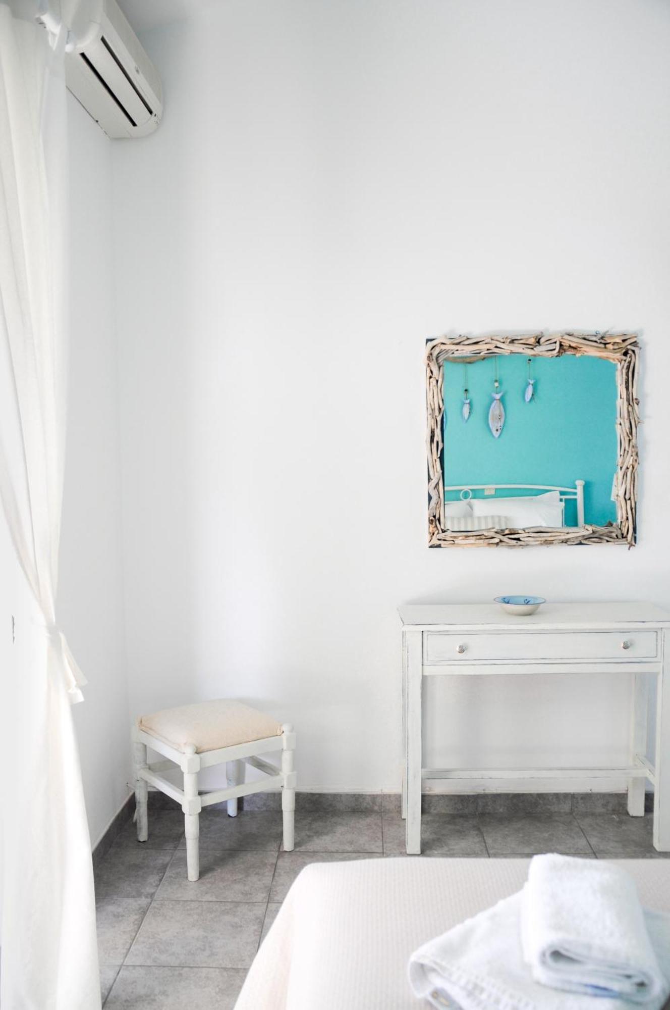 Heracles Guesthouse Rovies Ngoại thất bức ảnh