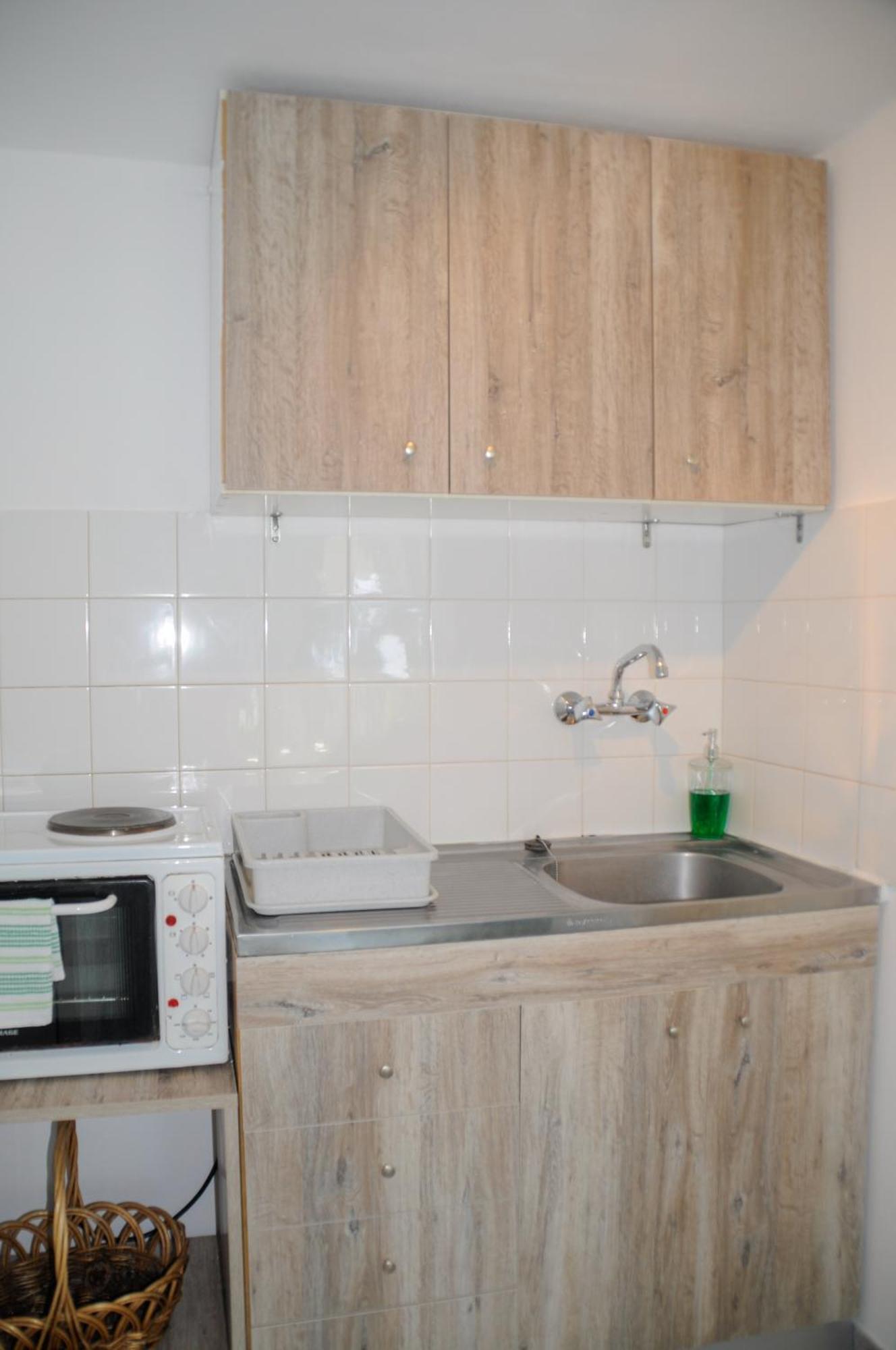 Heracles Guesthouse Rovies Ngoại thất bức ảnh