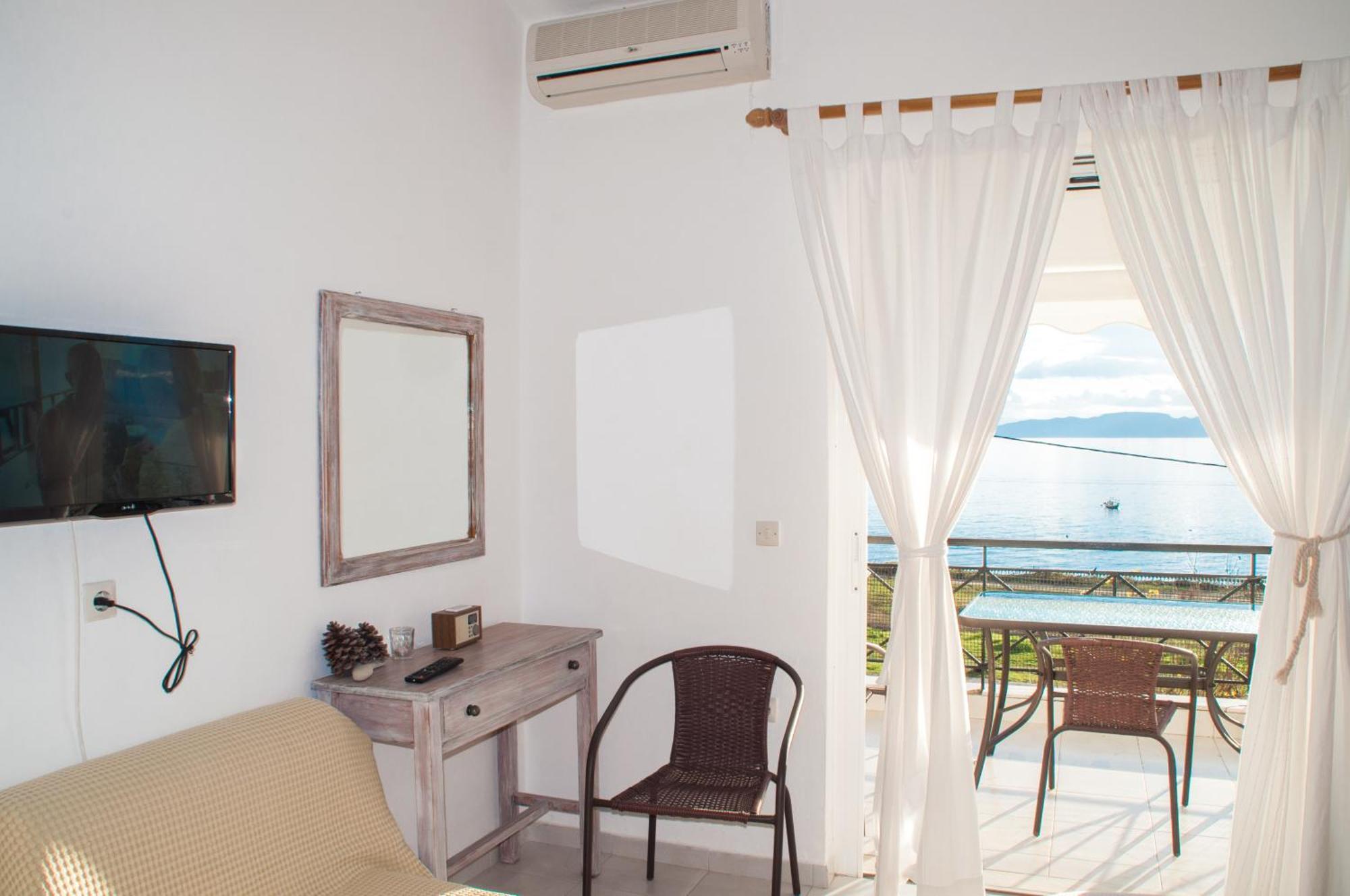Heracles Guesthouse Rovies Ngoại thất bức ảnh