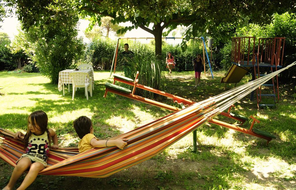 Heracles Guesthouse Rovies Ngoại thất bức ảnh